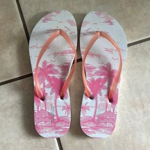 American Eagle flip flops NWOT 💜